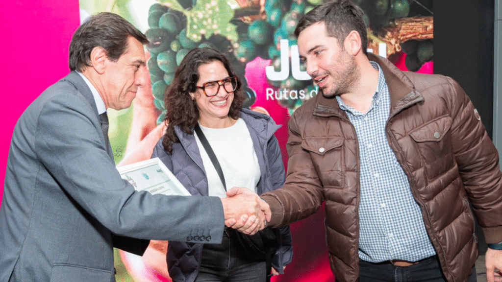 la-1a-feria-de-las-rutas-del-vino-en-el-cabildo-llena-de-color-y-sabores-jujenos