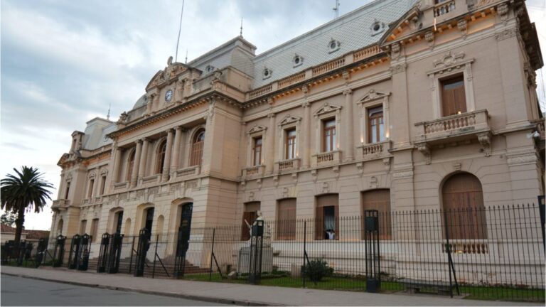 Casa de Gobierno de Jujuy ascenso escalafonario empleados públicos