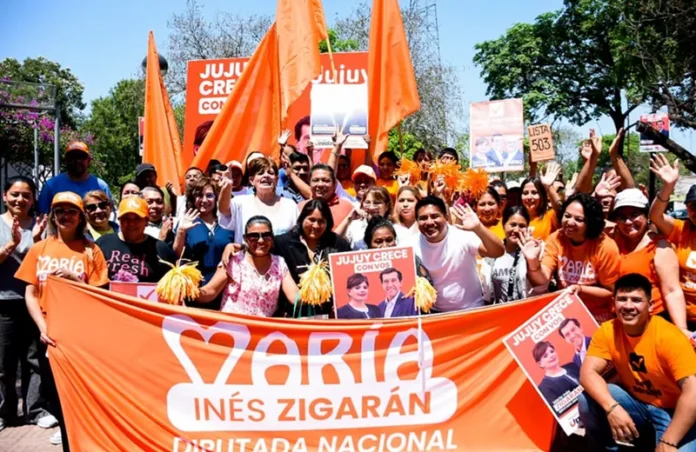 María Inés Zigarán en Pampa Blanca durante la campaña del Frente Jujuy Crece