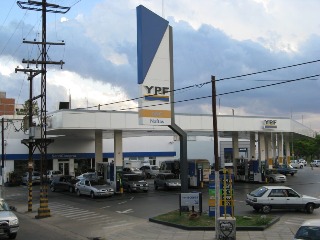 YPF evalúa aumento de combustibles en mayo