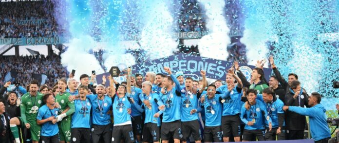Belgrano celebra el campeonato entre humo y confeti celeste Belgrano celebra el campeonato entre humo y confeti celeste