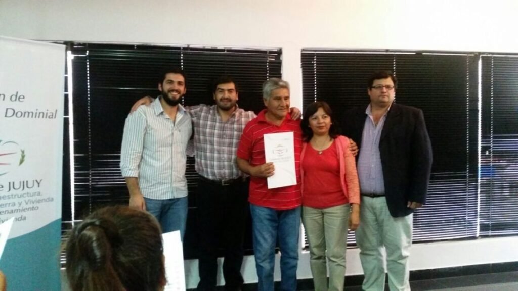 60 familias jujeñas ya tienen sus escrituras