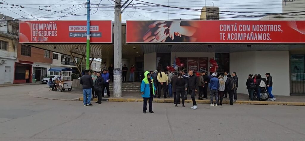 Nueva sede de la Compañía de Seguros de Jujuy en Perico