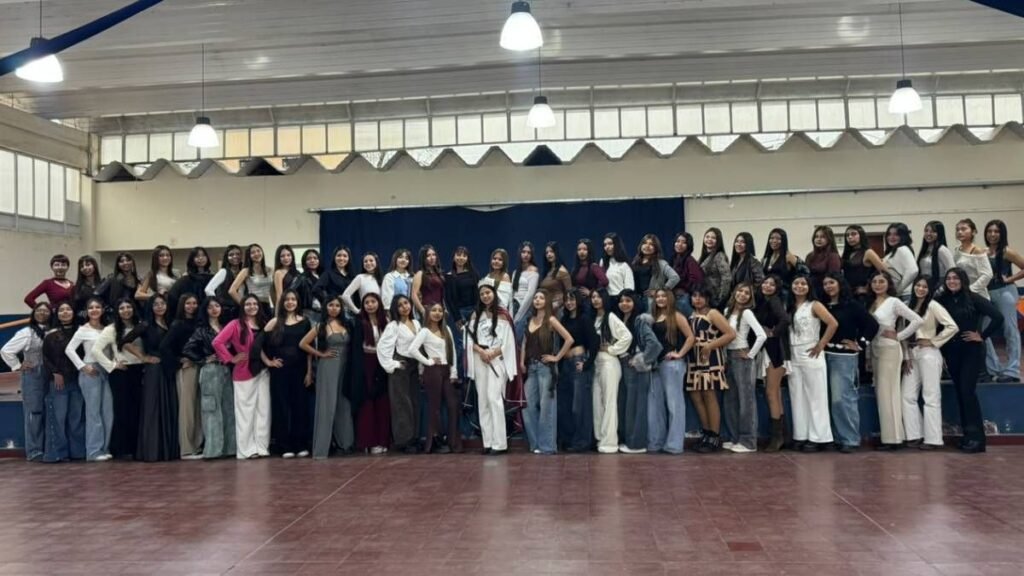 Fiesta del Día del Estudiante en Acrópolis: elección del Chico 10