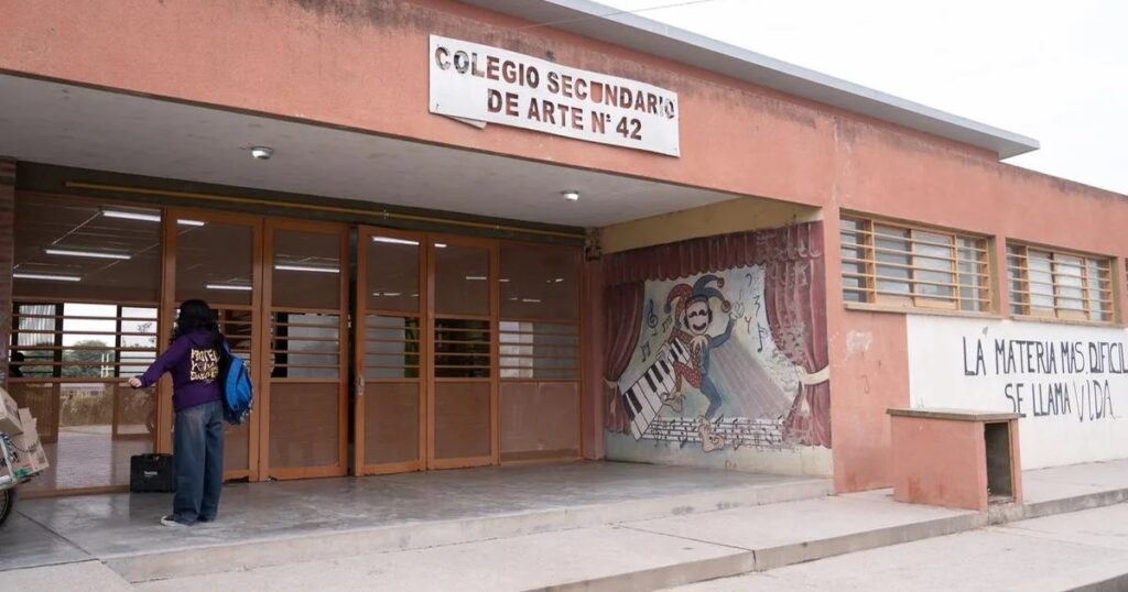 Colegio de Artes N°42 de Alto Comedero funciona con normalidad