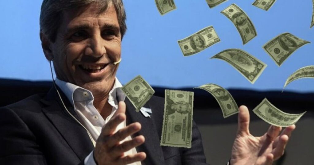 Caputo: se permitirá libre circulación de pesos y dólares