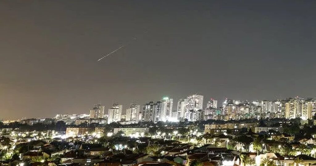 Irán lanza misiles contra Israel y quiebra el cese del fuego de abril