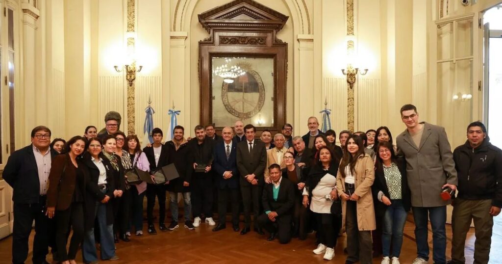 Sadir encabezó el acto por el Día del Periodista en Casa de Gobierno