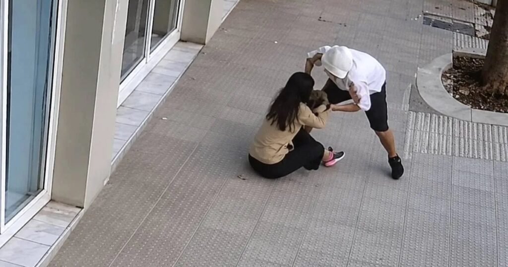 Robaron el celular a una joven en Libertador