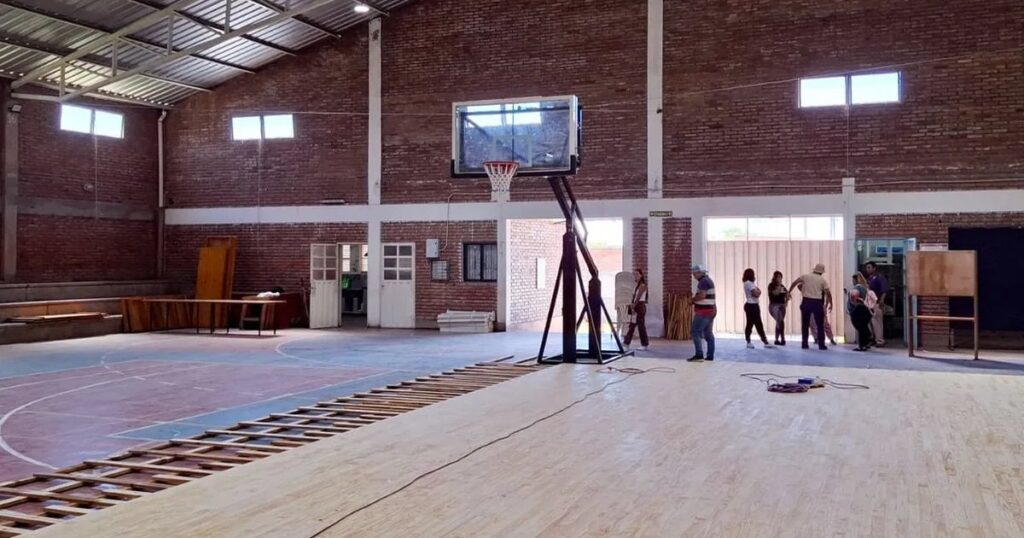 Avanza la cancha de básquet para El Carmen Basket