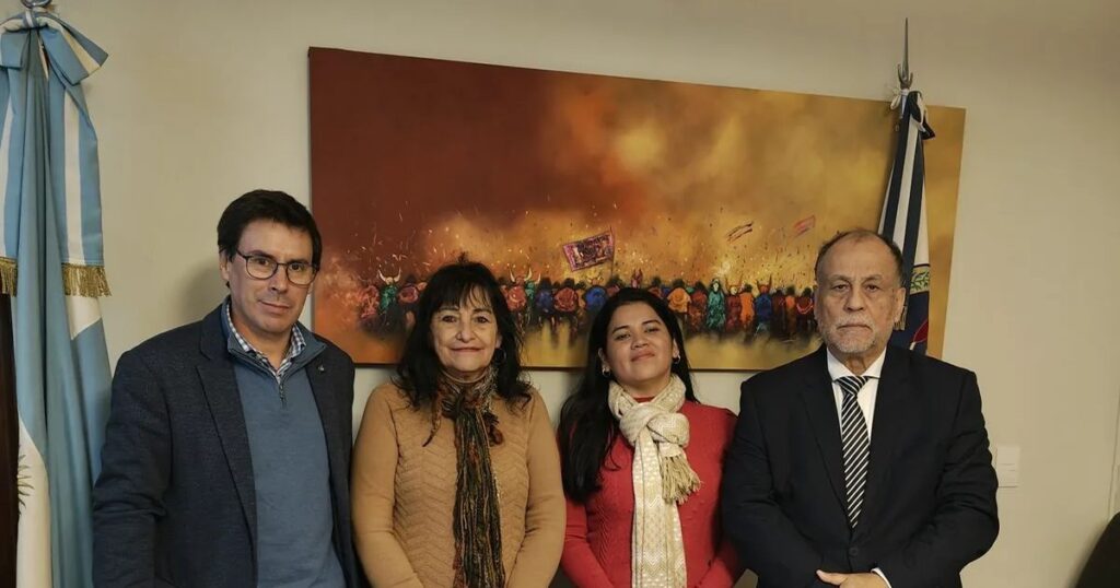 Entregaron guardapolvos a alumnos de El Talar para la Promesa a la Bandera