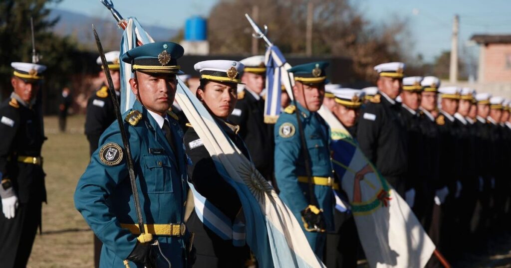 Cien cadetes del IUPS juraron fidelidad a la Bandera Nacional