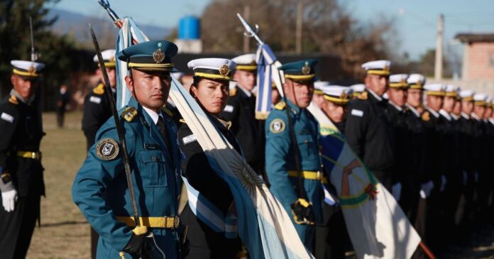 rj360-1782142854-el-gobernador-encabezo-la-jura-a-la-bandera-nacional-de-100-f37e47 El gobernador encabezó la jura a la Bandera Nacional de 100 cadetes del IUPS