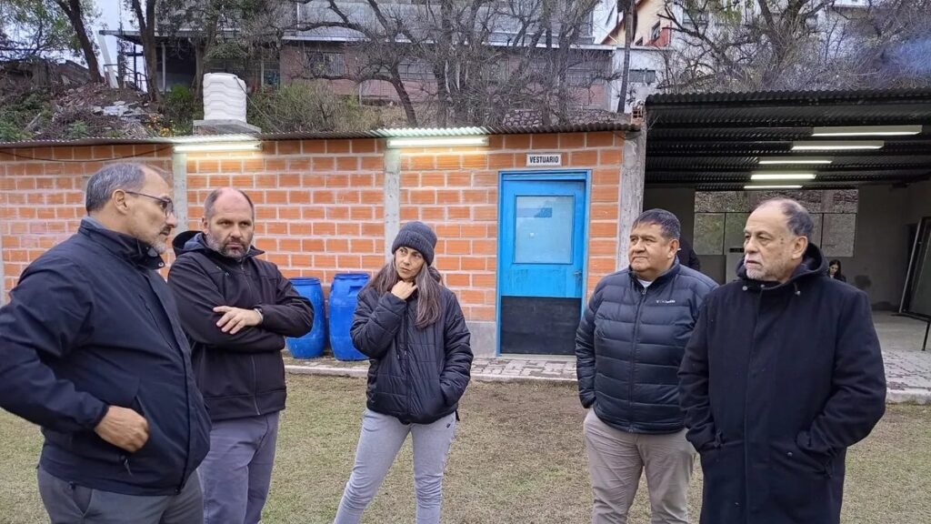 Escuelas deportivas de Alto Comedero y Yungas reciben kits y subsidios en Jujuy
