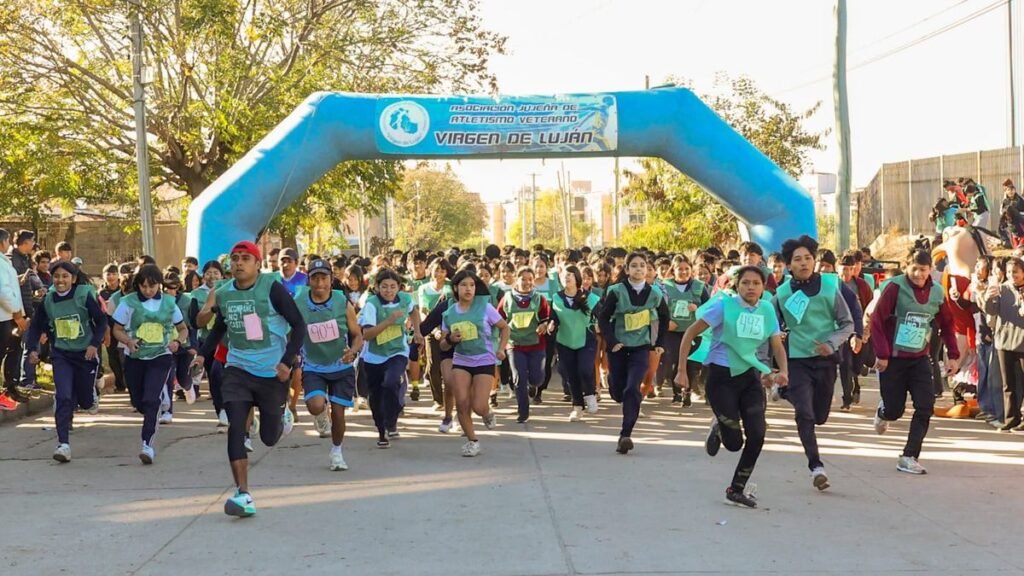 Jornada de prevención de adicciones en Alto Comedero: 800 estudiantes participaron de la Maratón 4K