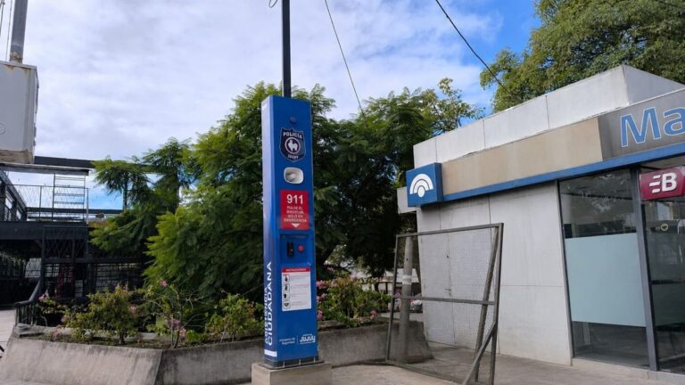 Instalan primer tótem de seguridad en San Salvador de Jujuy
