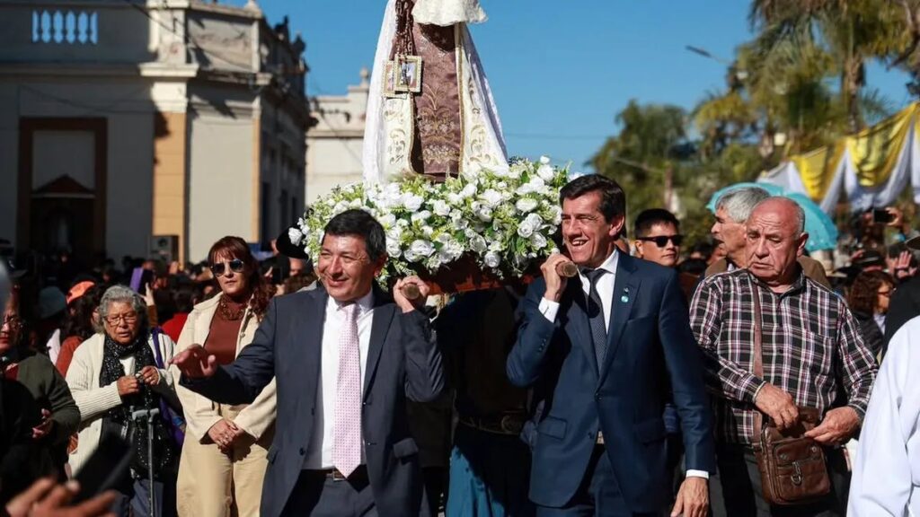 El Carmen celebra a su patrona con una multitudinaria procesión
