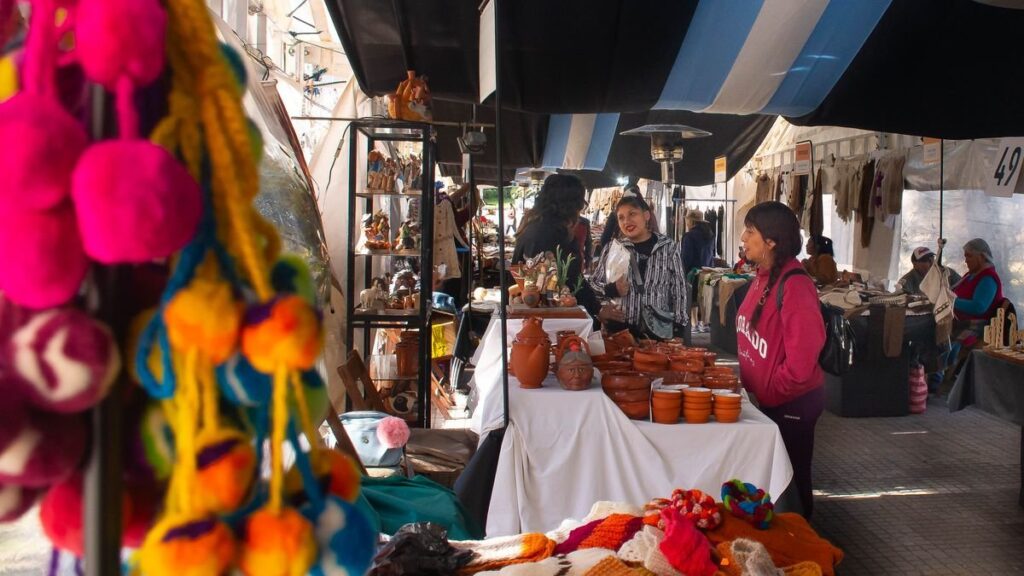 Tejidos y sabores de las cuatro regiones en la Feria de Invierno de Jujuy
