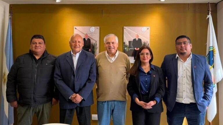 Recursos Hídricos y Colegio de Técnicos firman convenio para prác