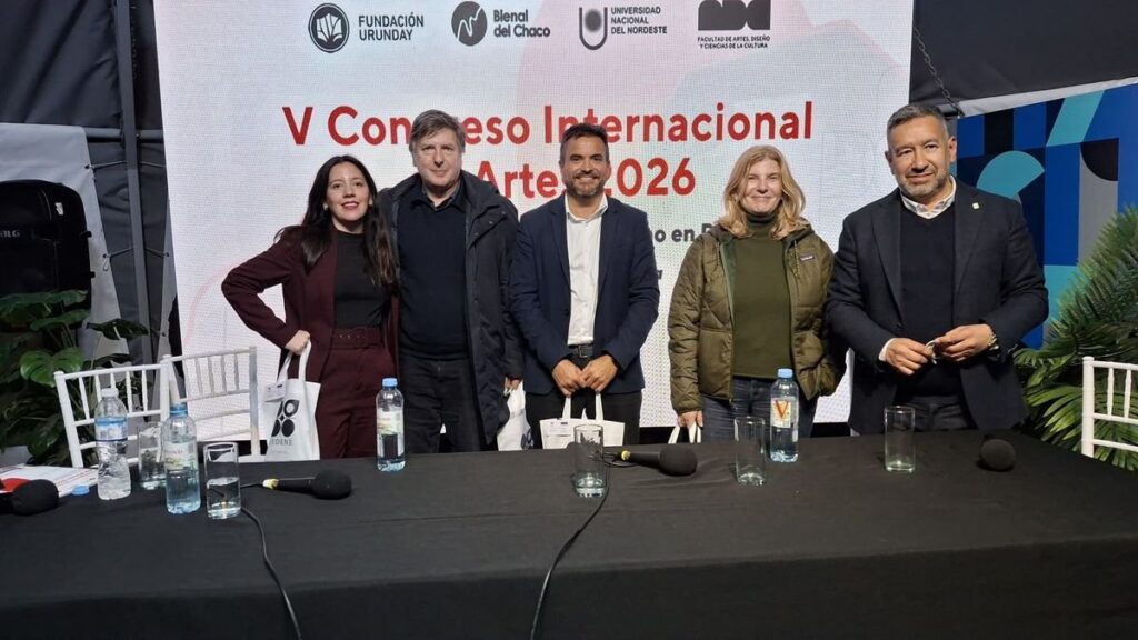Centro Cultural Lola Mora presentado en congreso de la Bienal en Chaco