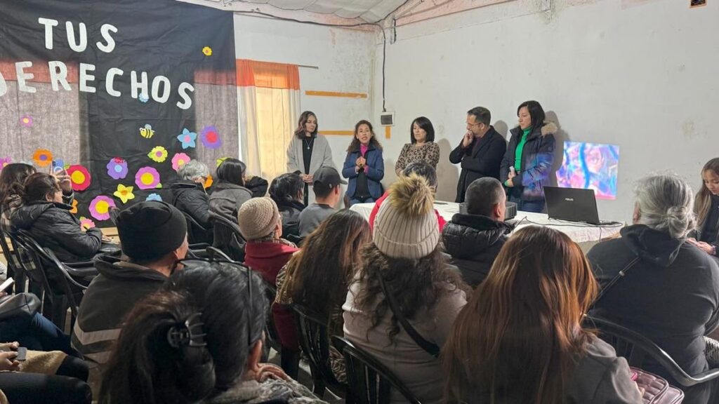 Asesoran a vecinos de barrio Malvinas sobre violencia y niñez