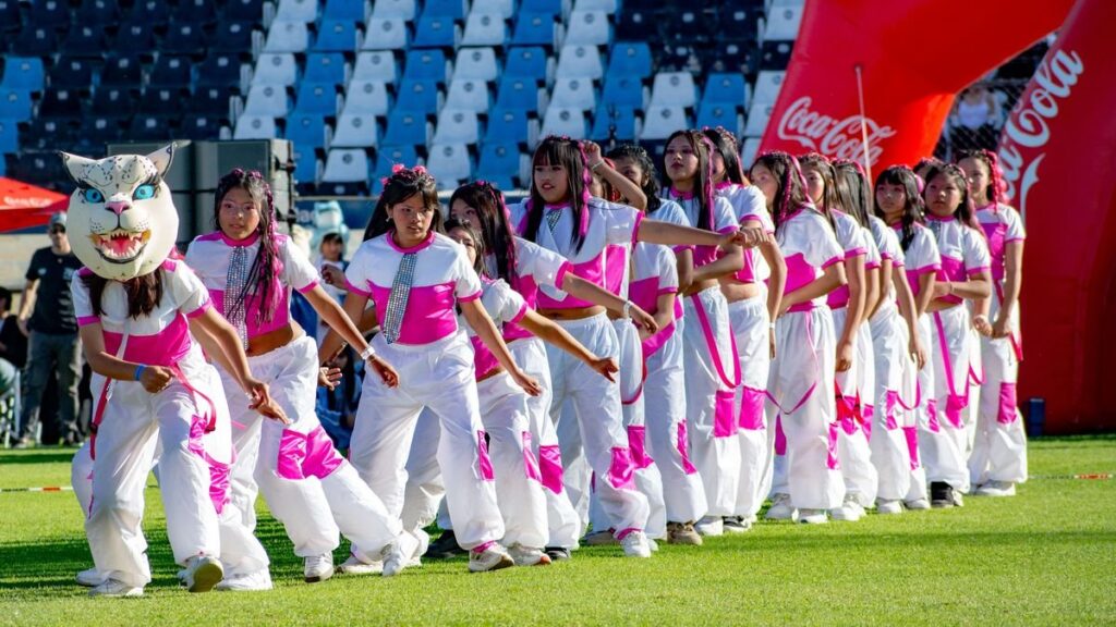 El Finde Estudiantil colmó de color el estadio 23 de Agosto
