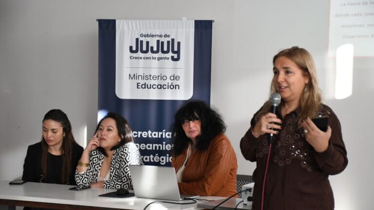 Más de 200 educadores se capacitan en gestión de conflictos para