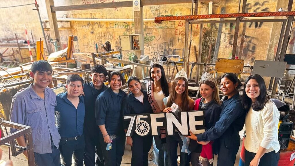 Los estudiantes de Caspalá preparan su primera carroza para la FNE