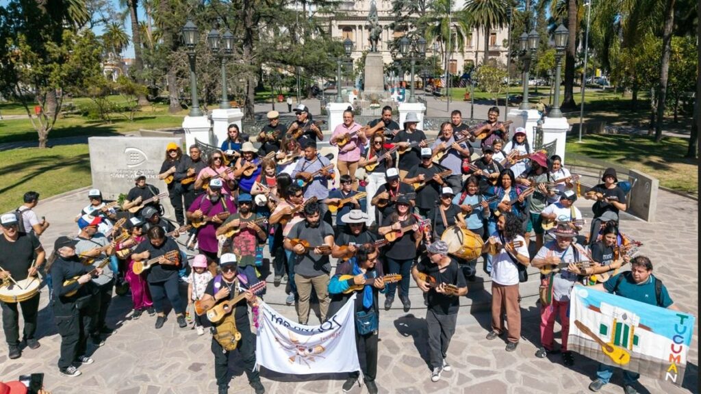 Caminata charanguera y feria de luthiers en la jornada central de la Semana del Charango