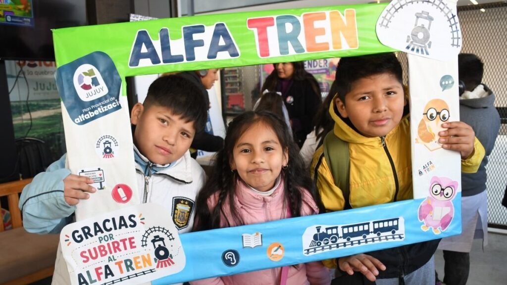 La Feria del Libro de Jujuy sumó talleres de alfabetización y experiencias escolares en el Cabildo