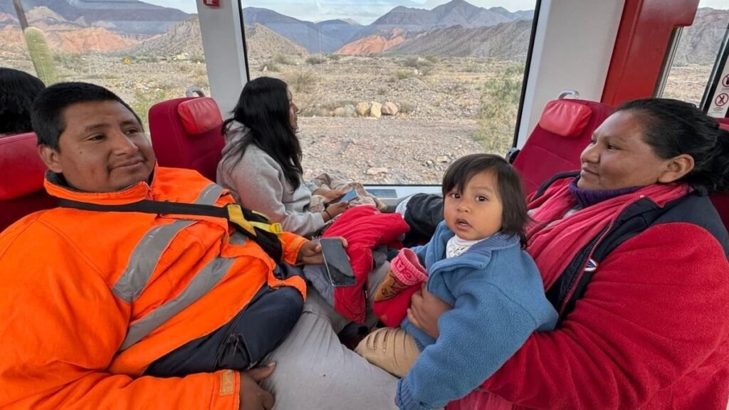 Casi mil jujeños viajaron gratis en el Tren Solar de la Quebrada
