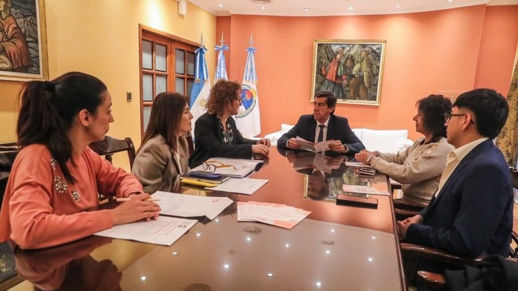 La minera Exar financiará la expansión de programas de educación y salud juvenil en la Puna