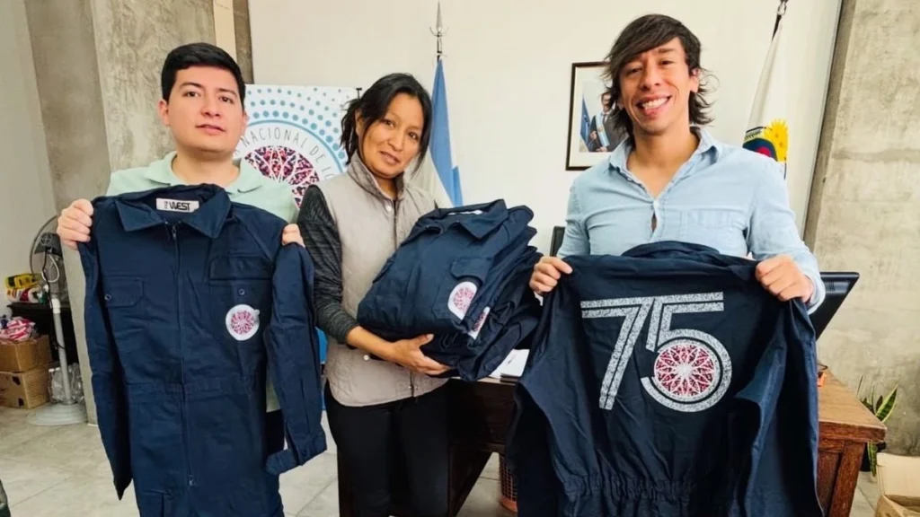Entregaron mamelucos a estudiantes para carrozas de la FNE