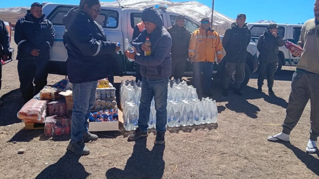 Asistencia y monitoreo en el Paso de Jama por el temporal de nieve