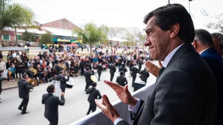Jujuy conmemora el 23 de Agosto con desfile cívico en Alto Comede