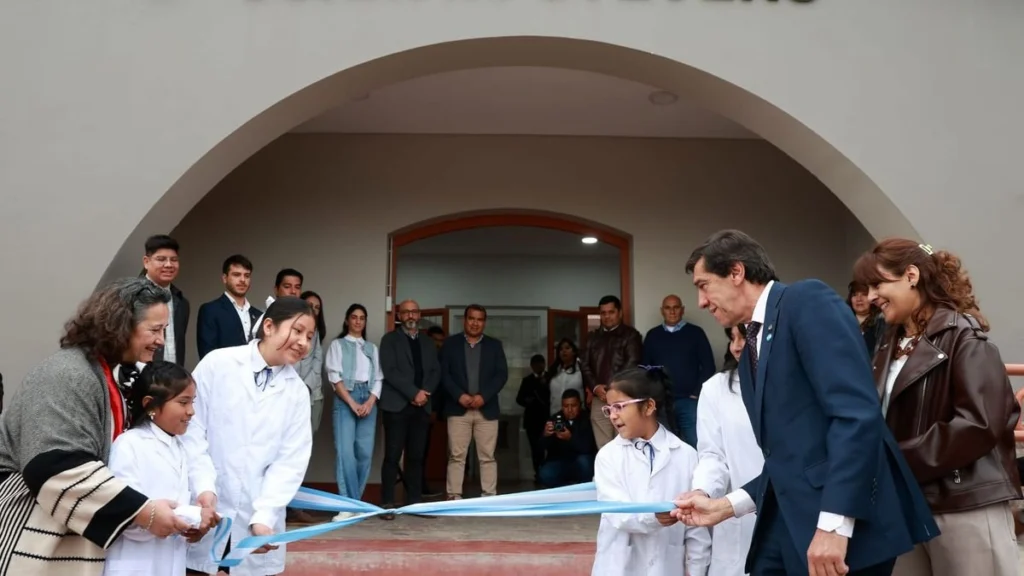 La Escuela Juanita Stevens reabre con un edificio renovado
