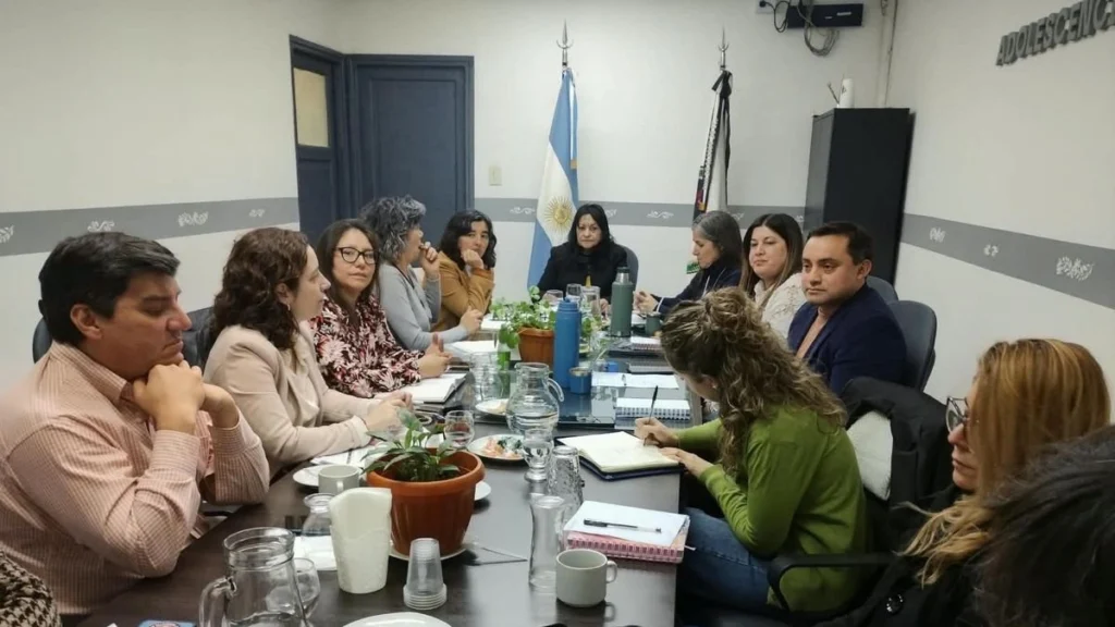 Coordinan inspecciones en residencias de infancias y mayores