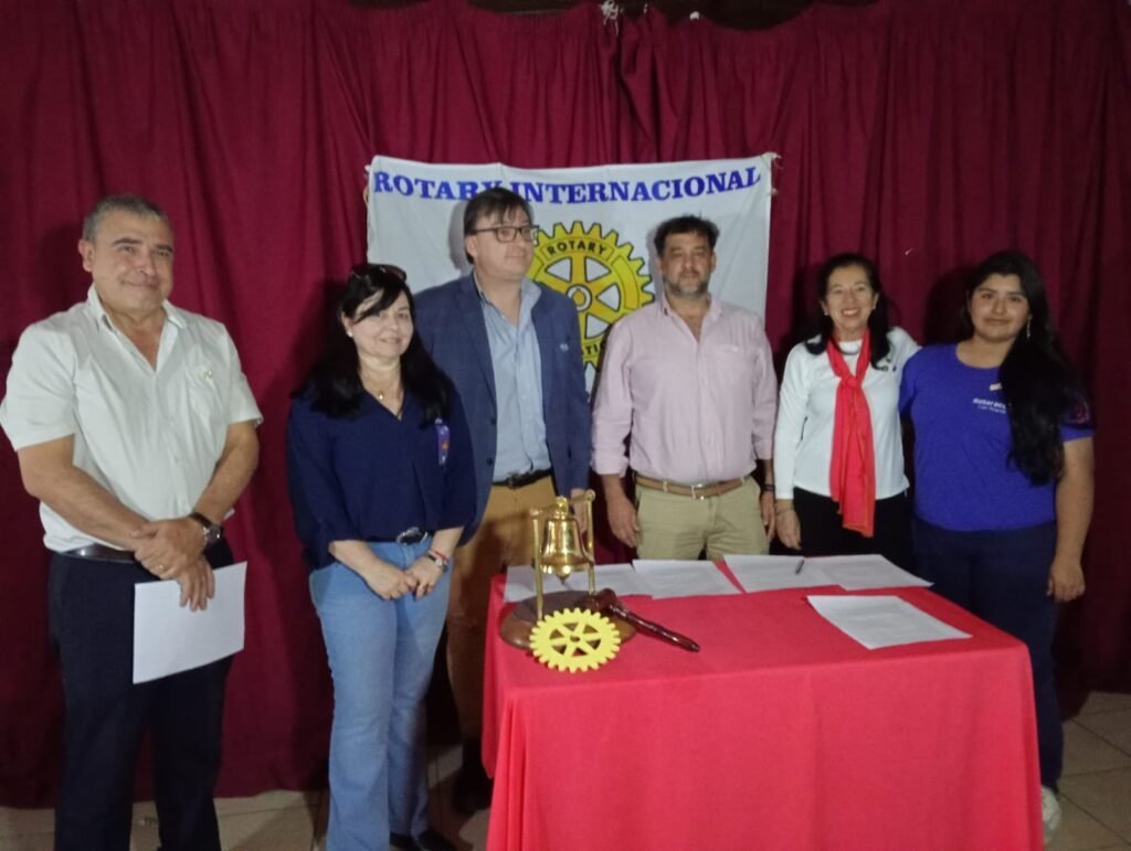 Autoridades de los Club rotarios de Jujuy y Cruz Roja