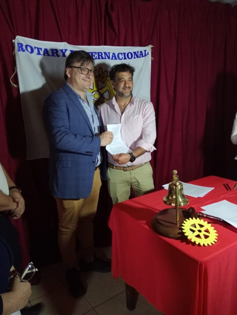 Julián Morales, de Rotary Club La Quiaca Puente Andino, junto a Antonio Villagra, de Cruz Roja.