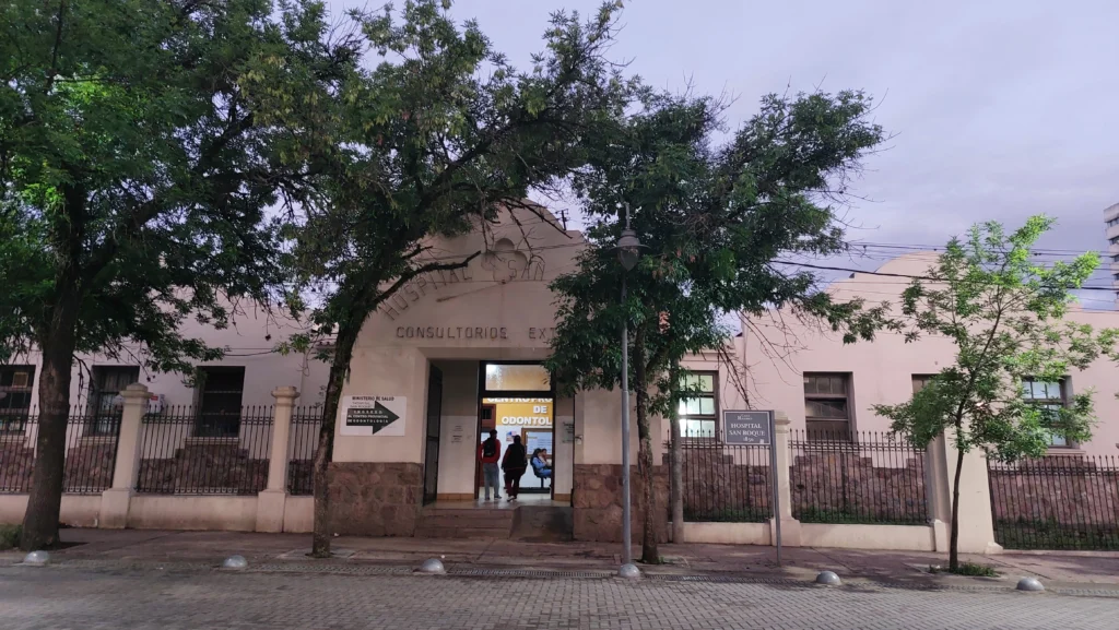 Edificio de consultorios externos del Hospital San Roque en San Salvador de Jujuy