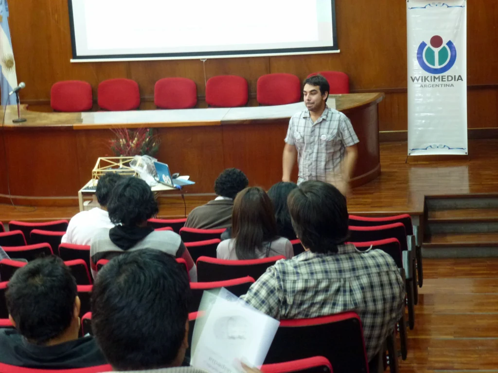 Presentación académica en un aula de la Universidad Nacional de Jujuy, imagen de archivo