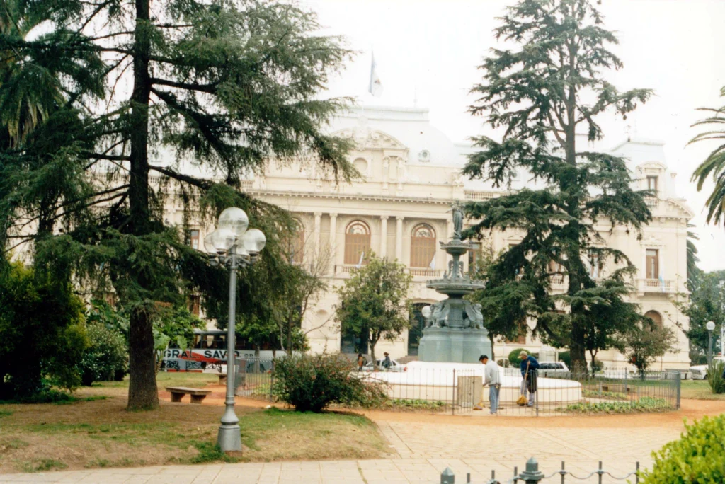 Casa de Gobierno de Jujuy en San Salvador de Jujuy, sede del gobierno provincial vinculada al contexto paritario de los trabajadores estatales.