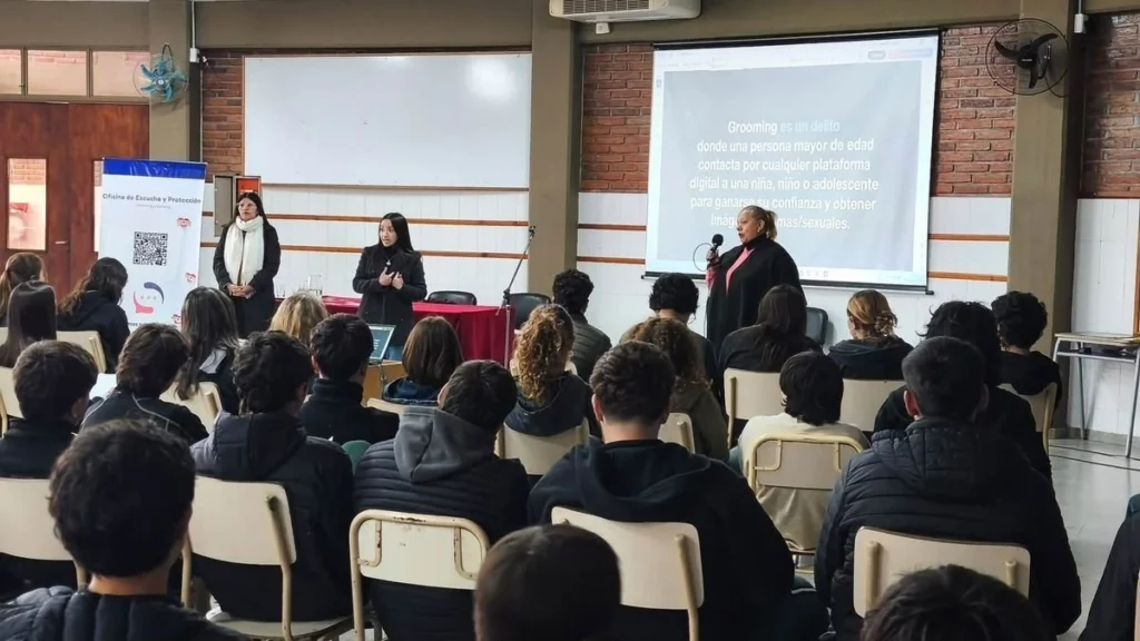 Bullying en Jujuy: cómo usar el chatbot de ayuda social